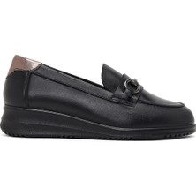 Derimod Kadın Siyah Tokalı Dolgu Topuklu Deri Comfort Loafer 26PFD411318