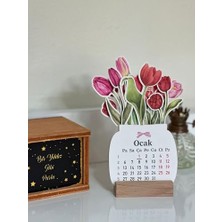 Storemax 2026 Ahşap Ayaklı Çiçekli Mini Özel Tasarım, Masaüstü Takvim, Lale Çiçek Buketi - Yeni Yıl 2026