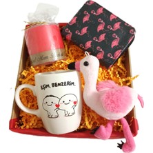 Alanç Gift Kadınlar Günü Özel Hediye Seti, Tasarım Kupa, Cüzdan, Flamingo Peluş Anahtarlık, Mum