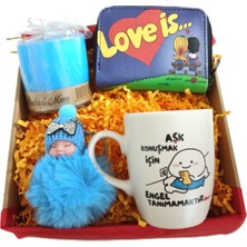 Alanç Gift Özel Gün Hediye Seti, Tasarım Kupa, Cüzdan ( Love Is...) Yazılı, Peluş Anahtarlık, Mum