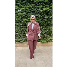 Tuğba Sarı Kruvaze Yaka Parlak Keten Takım