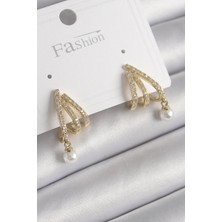 Clariss Ashwork Pirinç Gold Renk Zirkon Taşlı Pençe Model Inci Detay Kadın Küpe 587455