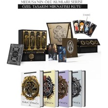 Binbir Göz Kitap Medusa'nın Ölü Kumları Serisi - Hediyeli Mıknatıslı Kutu (Ciltli)