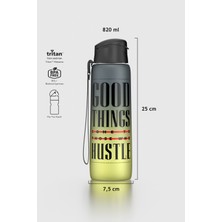 Renga Pera Çift Renk Yazı Desenli 820 ml Askılı Mat Tritan Matara 912134 Siyah-Sarı