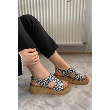 Difolia Kadın Beyaz Rugan Leopar Kalın Mantar Taban Ortopedik  Sandalet  K-250