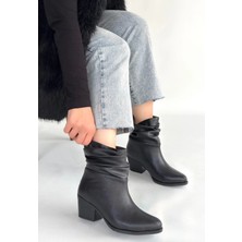 Armüz Lukana Siyah Cilt Topuklu Körüklü Bot