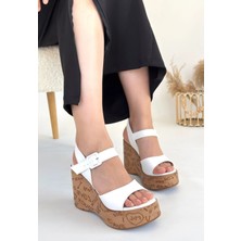 Armüz Riboy Beyaz Cilt Dolgu Topuk Sandalet