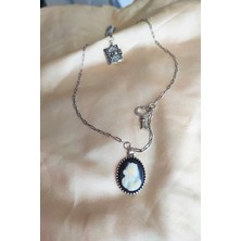 Sassy Takı Kadın Art Figürlü Anahtarlı Kolye