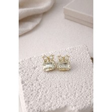 Nora Vıp 14K Fiyonk Detaylı Taşlı Küpe Gold