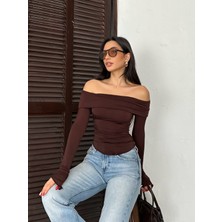 Qutta Kadın Asimetrik Kesim Asimetrik Kol Sandy Kumaş Madonna Yaka Bluz