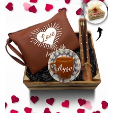 As Gift Kasa Içerisinde Kişiye Özel Kahverengi Makyaj Çantası & Kiremit Fincan & Çubuk Tütsü Hediye Seti