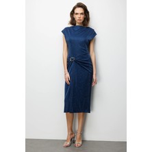 Ekol Beli Metal Aksesuarlı Simli Elbise 6072