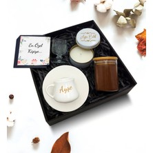 As Gift Kişiye Özel Beyaz Fincan & Kahve Yanı Cam Su Bardağı & Gold Detaylı Beyaz Kutulu Mum & Bambu Kapaklı & Kavanozda Türk Kahvesi Hediye Seti