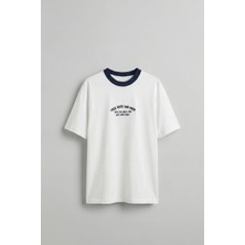 Abluka Online Erkek Oversize Minimal Nakış Detaylı Basic T-Shirt Beyaz / Lacivert