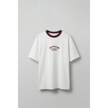 Abluka Online Erkek Oversize Minimal Nakış Detaylı Basic T-Shirt Beyaz / Mürdüm