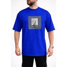 Caddekombin Erkek Modern Grafik Yelkenli Bisiklet Yaka Saks Mavi T-Shirt
