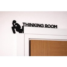 MisterionStudio Thinking Room Kapı Üstü Yazısı – Düşünen Adam Figürlü Mizahi Kapı Dekoru