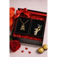 Pulinin Dükkanı Sevgililer Günü Özel Hediye Kutusu – Ayıcıklı Kolye ve Sevimli Balonlu Ayıcıklı Broş Takı Seti