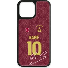 iPhone 13 Pro Max Uyumlu Galatasaray Leroy Sane 3. Forma Imzalı Cam Lisanslı Telefon Kılıfı