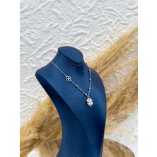 Livora Jewelry 925 Ayar Gümüş Yonca Figürlü Taşlı Kadın Kolye – Şans ve Zarafet