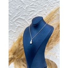 Livora Jewelry 925 Ayar Gümüş Baget Taşlı Özel Tasarım Kadın Kolye – Zarif & Şık Hediyelik