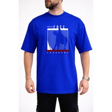 Caddekombin Erkek Born To Be Free Yazı Baskılı Bisiklet Yaka Saks Mavi T-Shirt