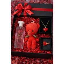 Pulinin Dükkanı Sevgililer Günü Özel Hediye Kutusu – Anahtarlık, Parfüm, Kırmızı Cam Kalp Kolye ve Broş Takı Seti