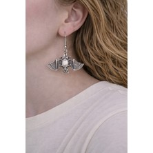 Herşey Nota Kanat Detaylı Yarasa Formlu Metal Figür Küpe – Sallantılı Tasarım Küpe