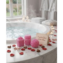 Raw Home Sevgililer Günü Hediyesi Pembe Çilek Kokulu 3’lü Mum Seti – Love Gül Tasarım, Hediye Kutusu & Küre