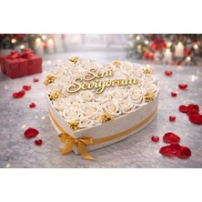 Elit Organizasyon & Tasarım Sevgililer Günü Hediyesi Kalp Kutu Beyaz Gül Aranjmanı – Gold Detaylı Lüks Tasarım – Sevgililer Günü & Özel Gün Hediyesi