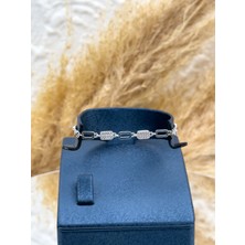 Livora Jewelry 925 Ayar Gümüş Az Taşlı Spor Kadın Bileklik – Minimal Şık Tasarım