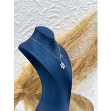 Livora Jewelry 925 Ayar Gümüş Kar Tanesi Figürlü Taşlı Kadın Kolye – Zarif & Şık Tasarım