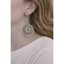 Herşey Nota Güneş ve Ay Yüz Figürlü Yuvarlak Metal Küpe – Sallantılı Tasarım Küpe