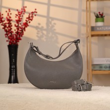 Gri Renk ve Oval Kesim / Omuz Askılı Deri Çanta - 40310 , Orijinal Deri , Bayan Çanta , Iç Cepli