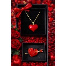 Pulinin Dükkanı Sevgililer Günü Özel Hediye Kutusu – El Yapımı Cam Kalp Kolye ve Kalpli Broş Takı Seti
