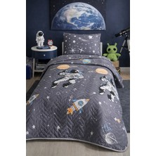 Lila Moon Astronot Desenli Tek Kişilik Kapitone Pike Yatak Örtüsü Takımı (Pike+Yastık Kılıfı)