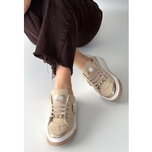 Alfaze Beyaz Tabanlı Taşlı Ortopedik Topuk Dikenine Karşı Özel Üretim Bağcıklı Spor Ayakkabı Süet Bej Topuk Boyu 3 cm