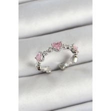 Shoplet Buğz Pirinç Sıralı Kalp Figürlü Zirkon Taşlı Gümüş Renk Ayarlanabilir Kadın Yüzük