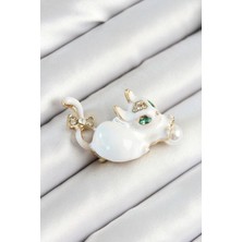 Shoplet Buğz Zirkon Taşlı Inci Detaylı Beyaz 3D Kedi Figürlü Gold Renk Kadın Broş
