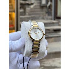 Daniel Klein Premium Serisi: Iki Renkli Çelik Kordonlu Şık Kadın Kol Saati Zarafeti ve Modern Tasarımı Bir Araya Getiren Bu Daniel Klein Kadın Kol Saati