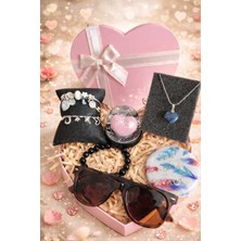 Çok Biz Romantik Kadın Hediye Kutusu-Charm Bileklik-Kalpli Küre-Gözlük-Kolye-Ayna-Bileklik