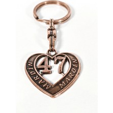 Moncuk Design 47 Mardin Plakalı Kalp Şeklinde Metal Anahtarlık – Taşın Asil Zarafeti, Kadim Kültür ve Memleket Sevgisi Bir Arada