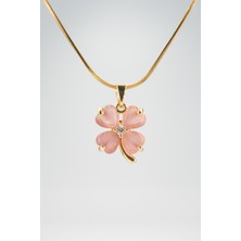 Stella Fortis Pembe Yonca Figürlü Gold Kadın Kolye - Estetik Tasarım | Kalp Şekilli Kristal Yapraklar