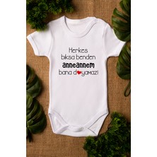 Overoz Herkes Bıksa Benden Anneannem Bana Doyamaz Baskılı Beyaz Bebek Body Zıbın 5141