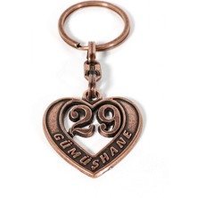 Moncuk Design 29 Gümüşhane Plakalı Kalp Şeklinde Metal Anahtarlık – Sakin Asalet, Memleket Bağlılığı ve Duygusal Şıklık Bir Arada