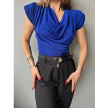 Nova Epoxy Art Kadın V Yaka Vatka Detay Kolsuz Dökümlü Bluz