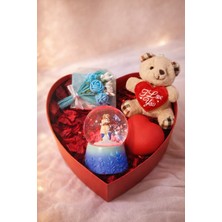 Biton Toptan Sevgililer Gününe Özel Kalp Kutuda Ayıcıklı- Ledli Kalpli- Kar Küresi ve Mavi Buket Hediye Seti 03