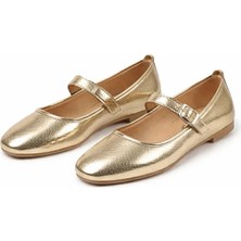 Moda Ayra Saura Gold Tokalı Kadın Babet – Parlak Metalik Yılan Desenli Rahat Günlük Ayakkabı