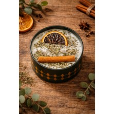 Lumus Candle %100 Soya Mum – Doğal Katkısız El Yapımı Kekik, Tarçın ve Kurutulmuş Limonlu Kapaklı Teneke Mum