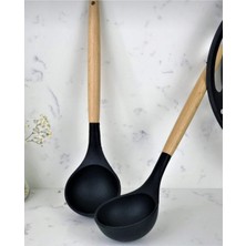 Özbience Bambu Saplı Siyah Silikon Kepçe, Dayanıklı ve Şık Mutfak Aksesuarı